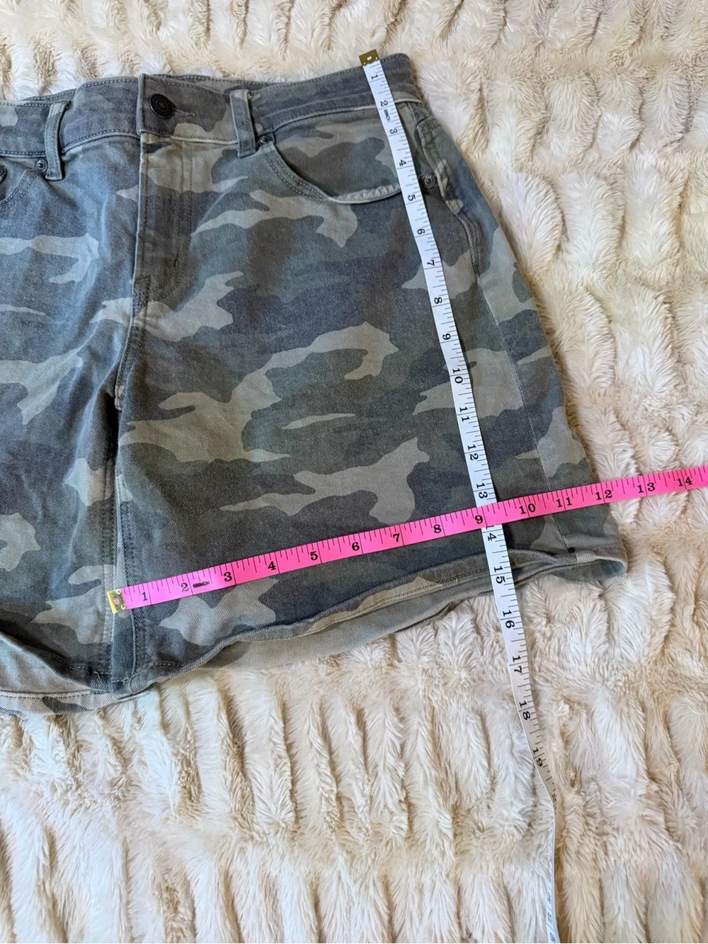 American Eagle Camo Low Rise Baggy Short | Size 0